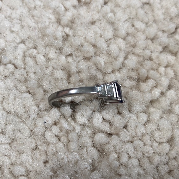 Blue and silver faux gem ring - Picture 3 of 5